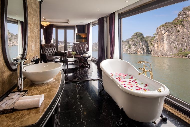 Du thuyền Ambassador Hạ Long